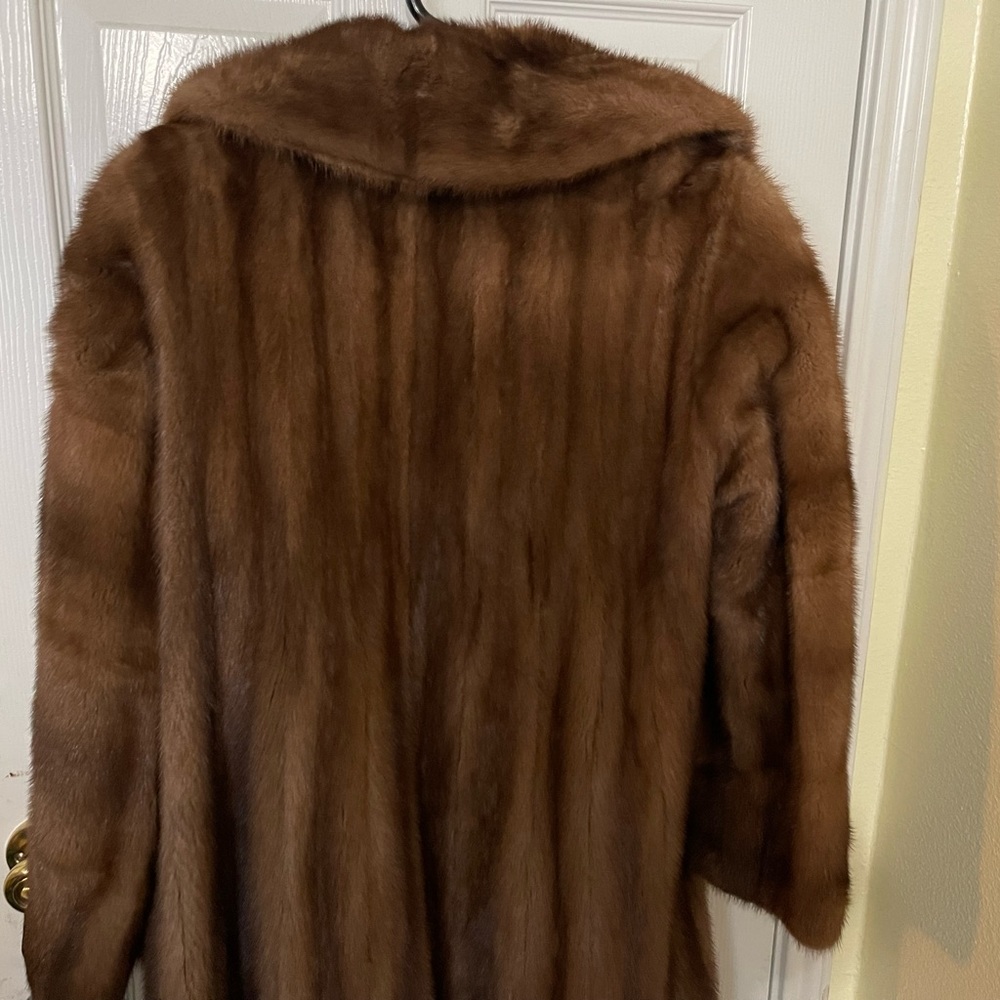 Beautiful Mink Fur Coat. Comes with Hat as well.